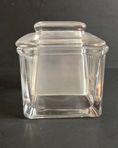 lot 54 image: Vintage Glass French Butter Bell