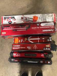 Lot of Assorted Flooring Hand Tools Various Models and Conditions   Customer Returns See Pictures