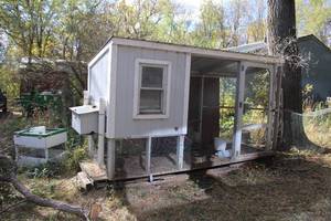lot 2 image: Outdoor Wooden Chicken Coop with Feeder and Bedding