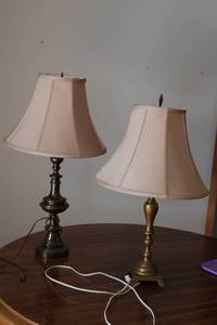 lot 18 image: Set of Two Vintage Brass Table Lamps with Shades