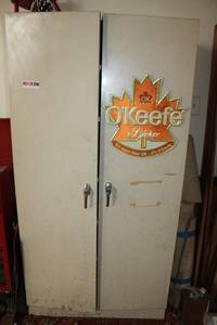 lot 32 image: Metal Storage Cabinet with Shelving