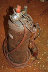 lot 35 image: Vintage Acetylene Gas Cylinder with Hose