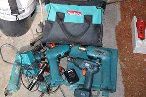 lot 38 image: Makita and Black & Decker Drill Set with Carry Bag - NO BATTERIES ARE INCLUDED