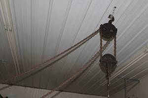 lot 43 image: Vintage Industrial Chain Hoist Pulley System