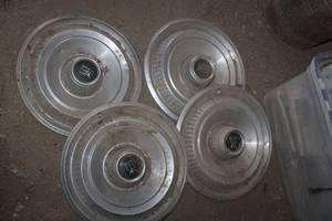 lot 63 image: Vintage Ford LTD Hubcaps Set of 4