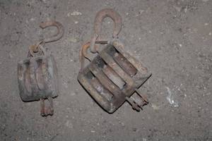 lot 66 image: Vintage Metal Pulley Blocks with Hooks - Set of 2