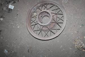 lot 69 image: Vintage Metal Wheel Hub with Spoke Design