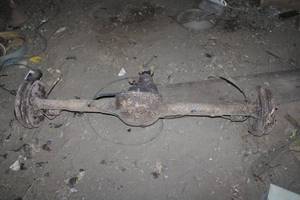 lot 72 image: Used Automotive Axle Assembly
