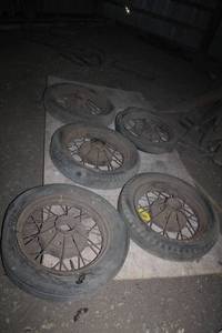 lot 75 image: Vintage Car Wire Wheels - Set of 5