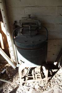 lot 80 image: Antique Daylight Washing Machine