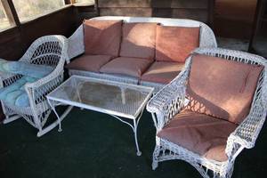 lot 107 image: Wicker Patio Furniture Set with Cushions