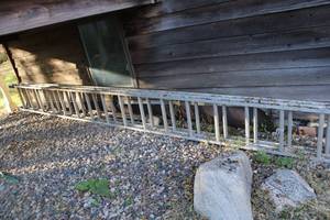 lot 109 image: Aluminum Extension Ladder