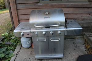 lot 116 image: Char-Broil Advantage 4-Burner Gas Grill
