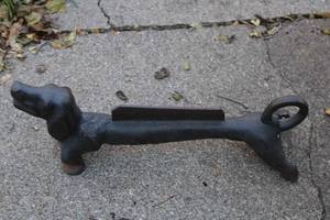 lot 117 image: Vintage Cast Iron Dachshund Dog Boot Scraper