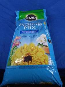 New Miracle-Gro� Moisture Control� Potting Mix 55 Quart