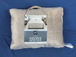 New Members Mark 3-Piece Beige Velvet Quilt Set. Full  Queen Size