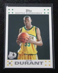 lot 7 image: 2007-08 Topps Kevin Durant #2 Rookie Card