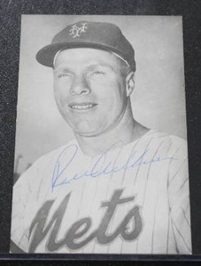 lot 33 image: Richie Ashburn 5.5 x 3.5 Autograph Post Card