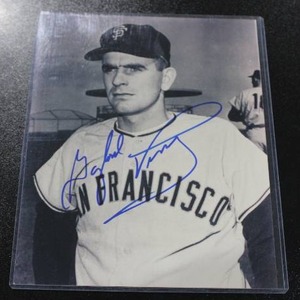 lot 39 image: San Francisco Giants Gaylord Perry 8x10 Autograph Photo