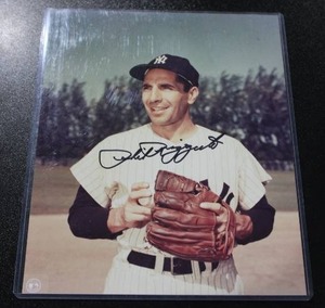 lot 44 image: New York Yankees Phil Rizzuto 8x10 Autograph Photo