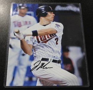lot 49 image: Minnesota Twins Joe Mauer 8x10 Autograph Photo