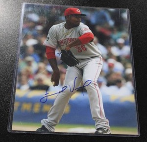 lot 52 image: Cincinnati Reds Edinson Volquez 8x10 Autograph Photo