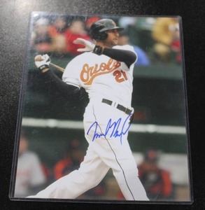 lot 53 image: Baltimore Orioles Nick Markakis 8x10 Autograph Photo