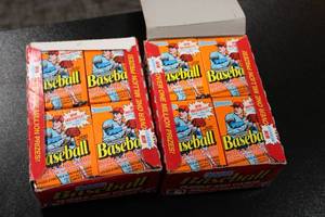 lot 145 image: 1990 Donruss Baseball Unopened Pack Lot  72 Packs