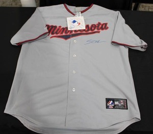 lot 159 image: Majestic Minnesota Twins Autographed Jersey Large