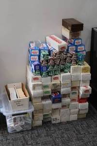 lot 199 image: Large Junk Wax Era Common Sports Card Bulk Lot