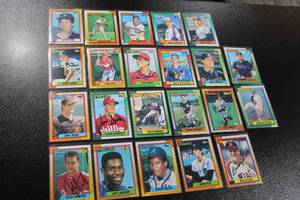 lot 275 image: 1990 Topps Baseball Card In Person Autograph Lot  22 Cards