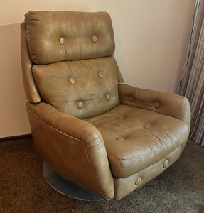 lot 16 image: Mid Century Chrome Based Reclining Chair  Recliner