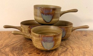 lot 102 image: Sango Splash Pottery Crock Bowls