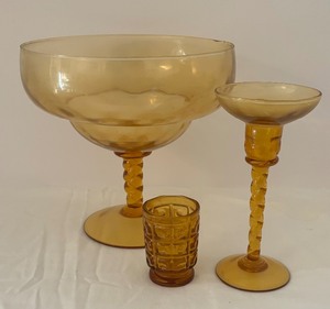 lot 107 image: Three Vintage Decorative Amber Glass Items