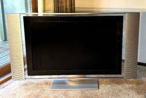 lot 137 image: Sony 32 Inch LDM-3210 Display Unit