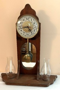 lot 186 image: Charming Vintage Clock Shelf