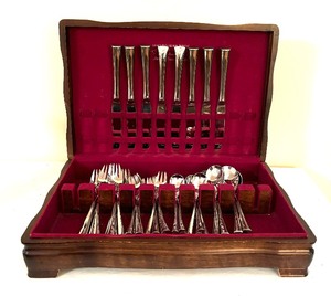 lot 198 image: Flatware Service for Eight by Supreme Cutlery