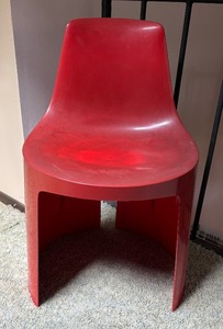 lot 222 image: Vintage Umbo Red Molded Resin Chiar
