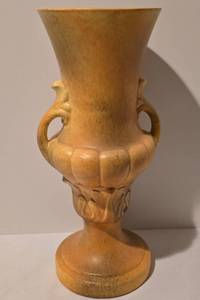 lot 36 image: Large Vintage Haeger Pottery Vase