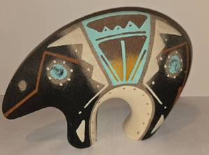 lot 44 image: Navajo Sand-Painted Pottery Bear Sculpture