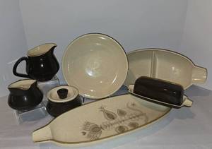lot 47 image: Franciscan Earthenware Serving Selection