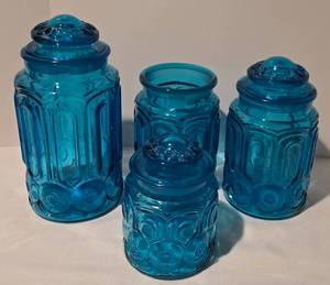 lot 148 image: Vintage LE Smith Moon & Star Colonial Blue Glass Canister Set