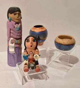 lot 156 image: Wonderful Pottery Folk Art