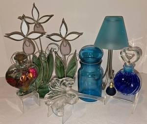 lot 177 image: Pretty Glass Decor & More