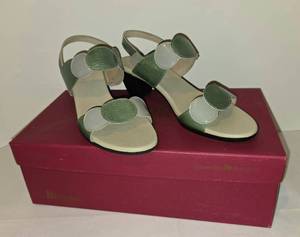 lot 241 image: New or Nearly New in Box Munro American Solar Sandals
