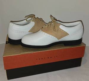 lot 250 image: New in Box, Womens Nike Golf Shoes