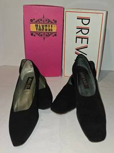 lot 255 image: Lovely Set of Womens Pumps