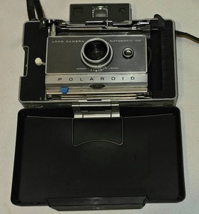 lot 398 image: Vintage Polaroid Land Camera
