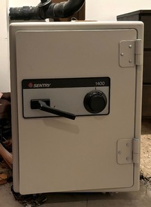 lot 309 image: Sentry 1400 Safe