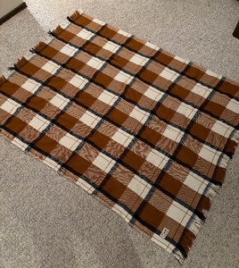 lot 332 image: Vintage Faribo 100% Wool Blanket